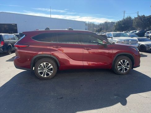 Used 2022 Toyota Highlander XLE image 8