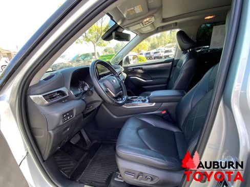 Used 2022 Toyota Highlander Platinum AWD/4WD image 37