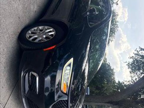 Used 2023 Chrysler Pacifica Touring-L FWD image 4