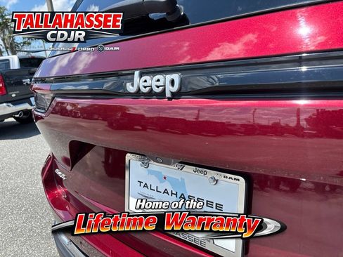 Used 2024 Jeep Grand Cherokee Laredo X w/ Trailer Tow Package AWD/4WD image 5