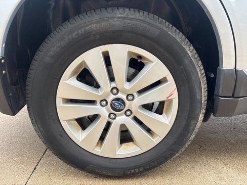 Used 2017 Subaru Outback 2.5i Premium image 25