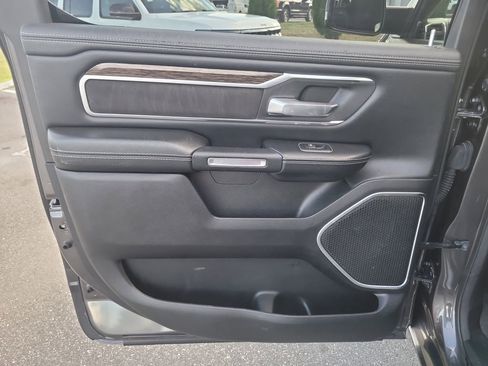 Used 2020 RAM 1500 Laramie RWD image 12