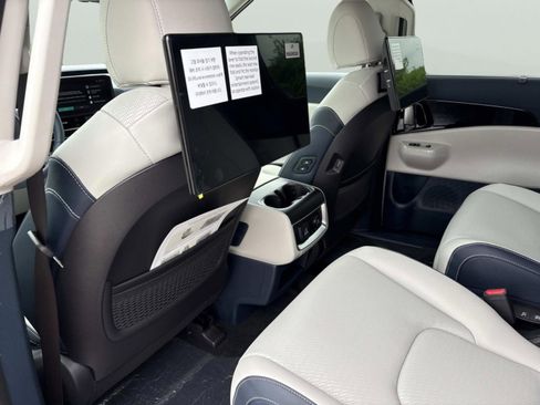 New 2026 Kia Carnival SX Prestige FWD image 14