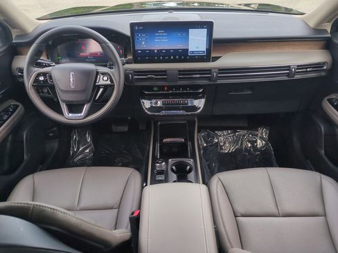 Used 2025 Lincoln Corsair Grand Touring image 16