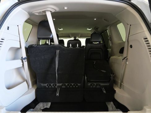 Used 2024 Chrysler Pacifica Touring-L FWD image 27
