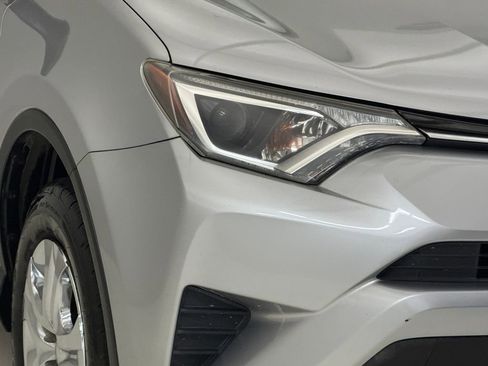 Used 2016 Toyota RAV4 LE FWD image 5