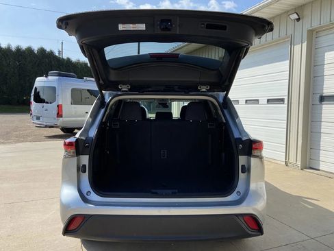 Used 2024 Toyota Highlander LE image 26