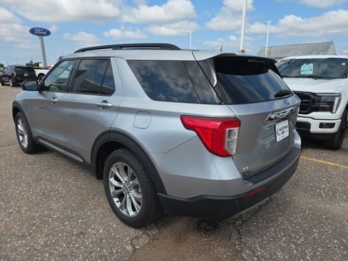 Used 2020 Ford Explorer XLT w/ Equipment Group 202A AWD/4WD image 3
