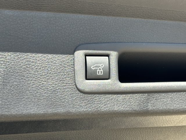 Used 2026 Toyota Sienna XLE FWD image 25