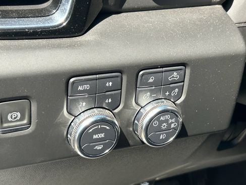 Used 2024 GMC Sierra 3500 Denali w/ Denali Reserve Package AWD/4WD image 11