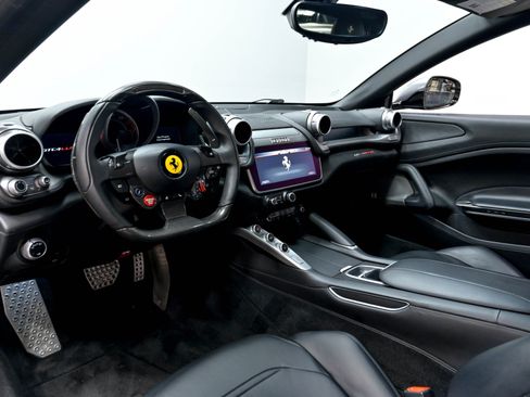 Used 2017 Ferrari GTC4Lusso AWD/4WD image 11