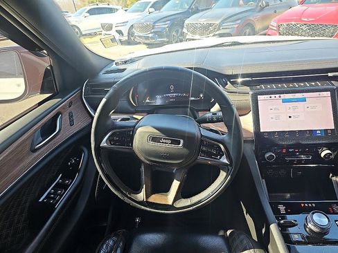 Used 2023 Jeep Grand Cherokee L Summit w/ Luxury Tech Group V image 17