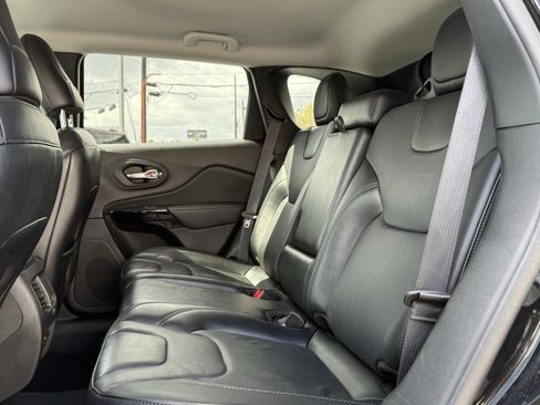 Used 2023 Jeep Cherokee Altitude Lux image 13