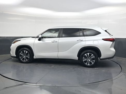 Used 2023 Toyota Highlander XLE image 7