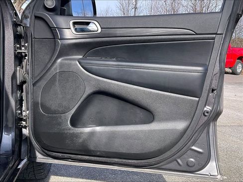 Used 2021 Jeep Grand Cherokee Laredo X image 11