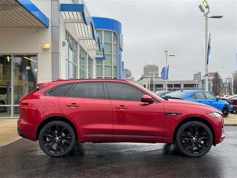 Used 2017 Jaguar F-PACE R-Sport image 2