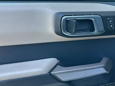 Used 2023 Ford Bronco Wildtrak image 13