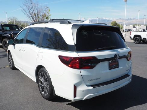 Used 2025 Honda Odyssey Touring image 5