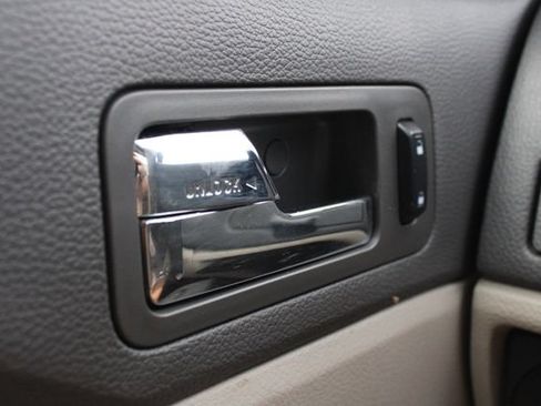Used 2010 Ford Fusion SE FWD image 6