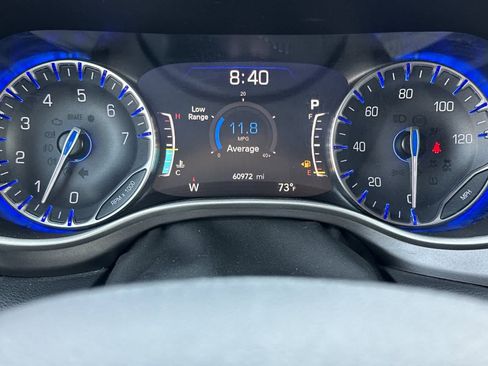 Used 2021 Chrysler Pacifica Touring-L FWD image 26