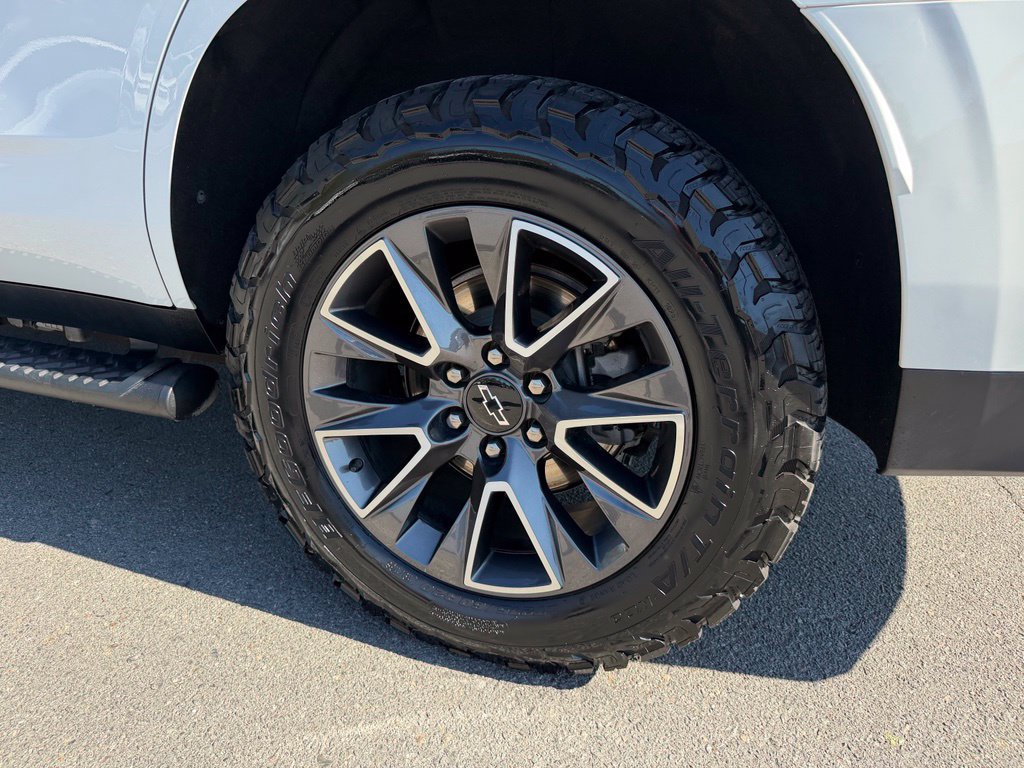 Used 2022 Chevrolet Tahoe Z71 w/ Luxury Package AWD/4WD image 38
