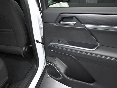 Used 2025 GMC Acadia Elevation FWD image 15