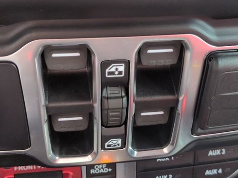 Used 2021 Jeep Wrangler Unlimited Rubicon w/ Safety Group AWD/4WD image 22