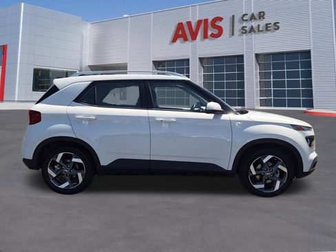 Used 2025 Hyundai Venue SEL FWD image 5
