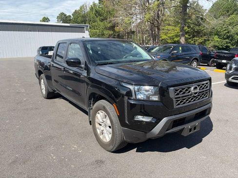 Used 2024 Nissan Frontier SV w/ Technology Package RWD image 3