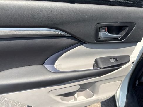 Used 2018 Toyota Highlander Limited Platinum AWD/4WD image 22
