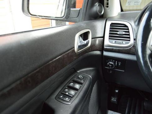 Used 2012 Jeep Grand Cherokee Laredo image 53