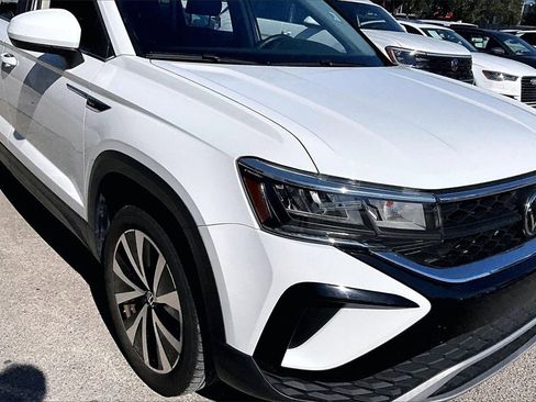 Certified 2023 Volkswagen Taos SE image 12