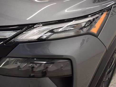 Used 2025 Nissan Rogue SV image 15