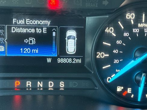 Used 2019 Ford Explorer XLT image 27