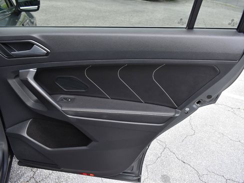 Used 2023 Volkswagen Tiguan SE w/ Panoramic Sunroof Package FWD image 40