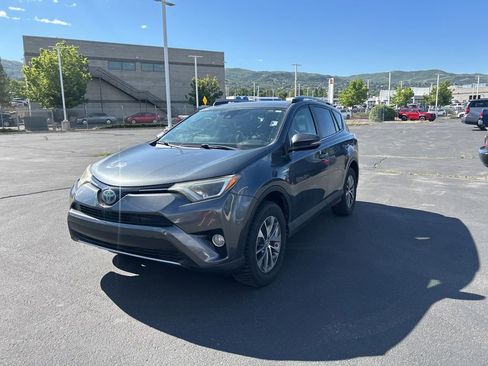 Used 2018 Toyota RAV4 XLE w/ Convenience Package AWD/4WD image 9