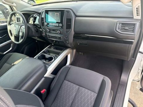 Used 2024 Nissan Titan SV w/ SV Convenience Package RWD image 18