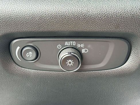 Used 2023 Chevrolet Traverse RS AWD/4WD image 19