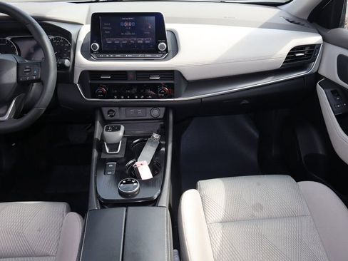 Certified 2025 Nissan Rogue SV AWD/4WD image 16