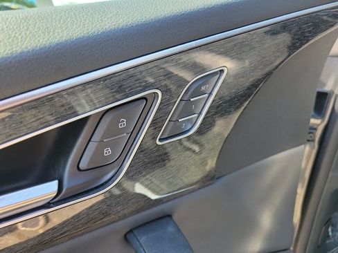 Used 2019 Audi Q8 Prestige w/ Year 1 Package AWD/4WD image 8