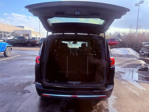 New 2026 Chrysler Pacifica Select FWD image 38