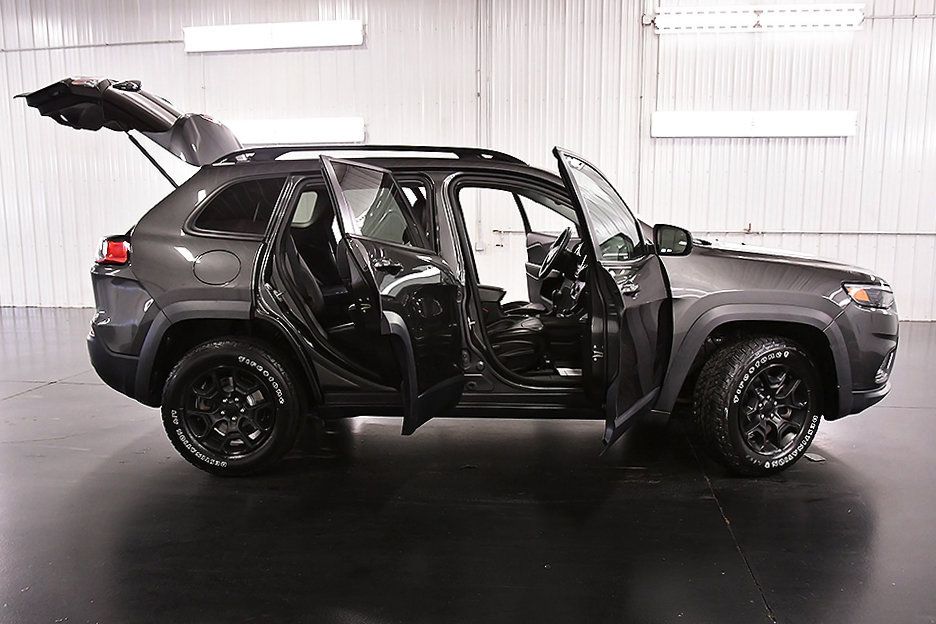 Used 2022 Jeep Cherokee Latitude AWD/4WD image 30