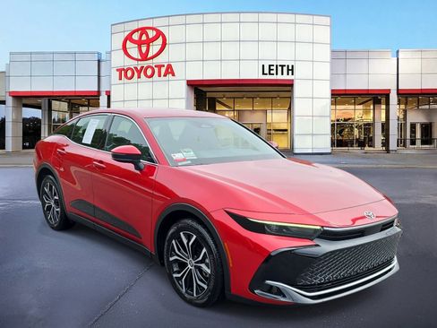 Used 2023 Toyota Crown XLE image 3