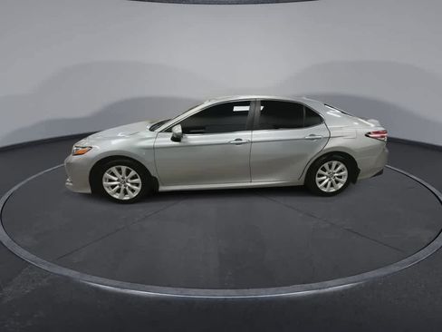 Used 2019 Toyota Camry LE w/ Convenience Package FWD image 5