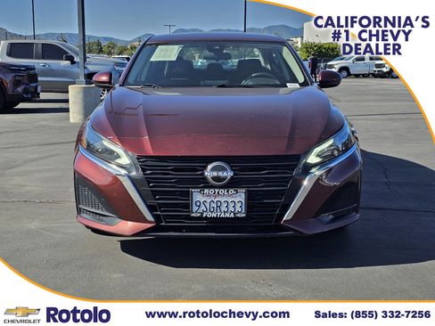 Used 2023 Nissan Altima 2.5 SV FWD image 2