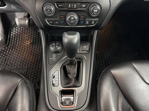 Used 2019 Jeep Cherokee Trailhawk w/ Cold Weather Group AWD/4WD image 17