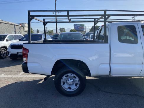 Used 2017 Toyota Tacoma SR RWD image 9