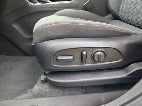 Used 2024 Chevrolet Equinox LT FWD image 27