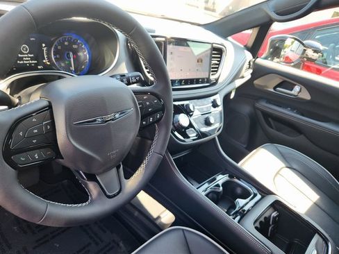 New 2026 Chrysler Pacifica Limited w/ S Appearance Package image 12