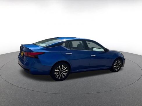 Used 2025 Nissan Altima 2.5 SV FWD image 15